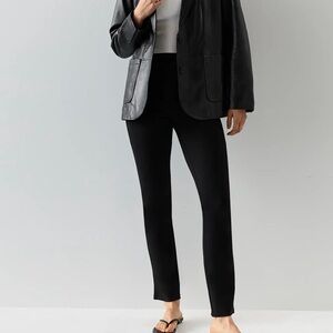 Quince Ultra-Stretch Ponte Straight Leg Pull-on Pants in Black, Size Medium